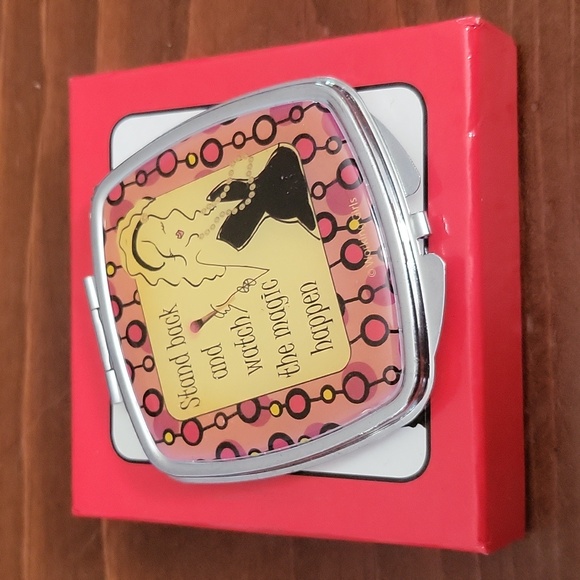 Hinged compact double mirrors - Picture 2 of 4